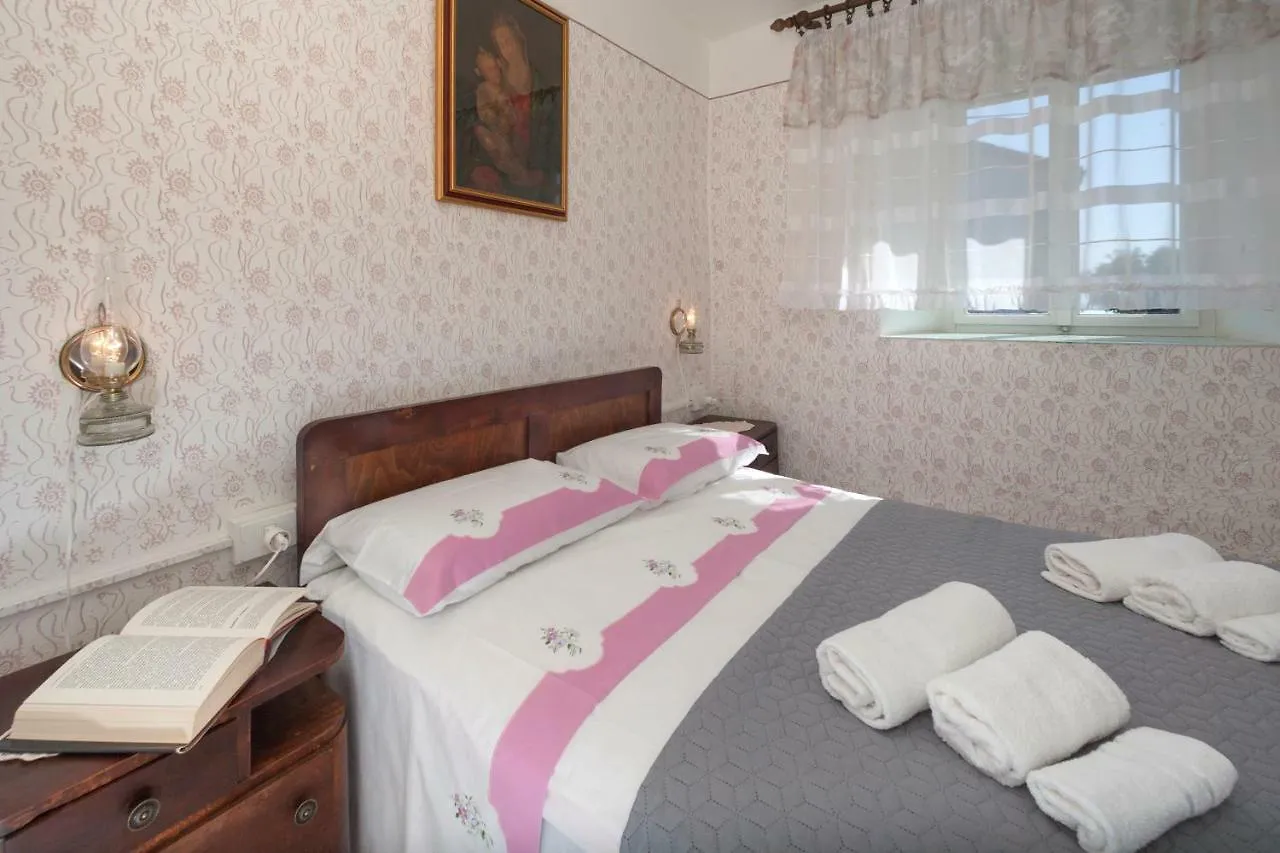 Rural Apartment Carolina Zrenj 0*,  Хорватия